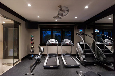 開(kāi)設(shè)健身房和工藝品店的綜合成本分析